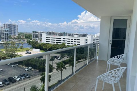 Condo in Hollywood, Florida, 2 bedrooms  № 1067844 - photo 12