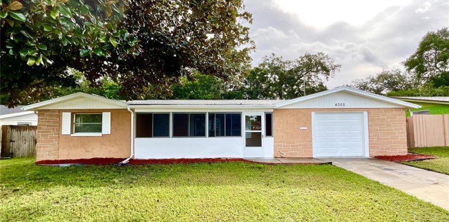 House in New Port Richey, Florida 3 bedrooms, 119.38 sq.m. № 1387562