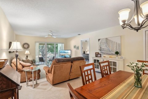 Condo in Stuart, Florida, 2 bedrooms  № 1305333 - photo 11