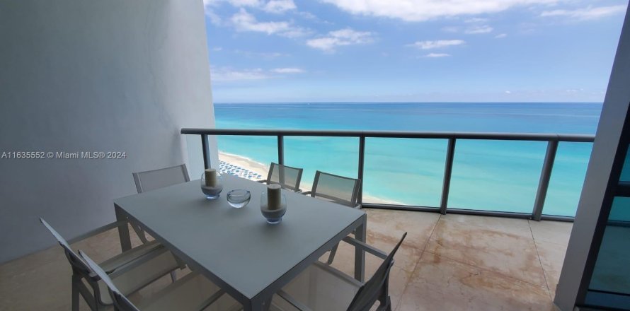 Condo in Sunny Isles Beach, Florida, 3 bedrooms  № 1305329