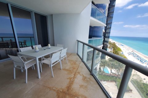 Condo in Sunny Isles Beach, Florida, 3 bedrooms  № 1305329 - photo 11