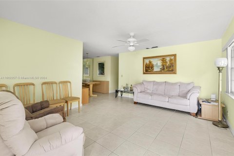 Condo in Deerfield Beach, Florida, 2 bedrooms  № 1377206 - photo 5