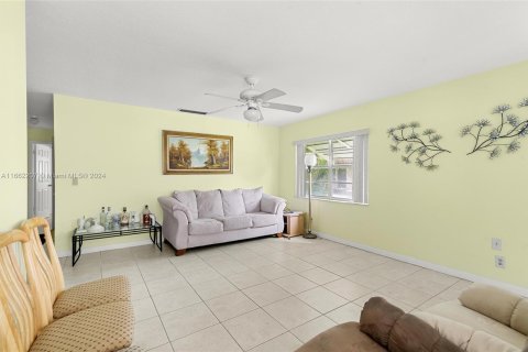 Condo in Deerfield Beach, Florida, 2 bedrooms  № 1377206 - photo 7