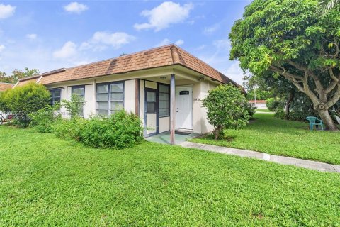 Condo in Deerfield Beach, Florida, 2 bedrooms  № 1377206 - photo 1