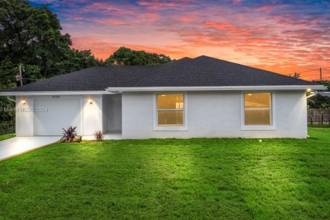 House in Vero Beach, Florida 3 bedrooms, 129.04 sq.m. № 1377297 - photo 1