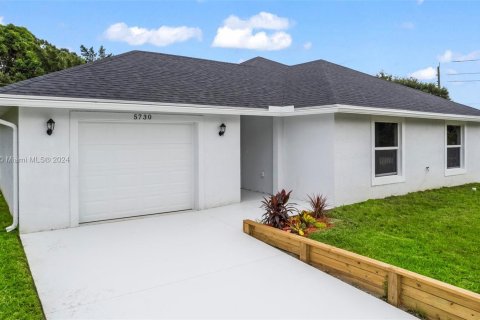 House in Vero Beach, Florida 3 bedrooms, 129.04 sq.m. № 1377297 - photo 24