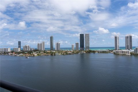 Condominio en venta en Aventura, Florida, 3 dormitorios, 274.62 m2 № 1362181 - foto 30