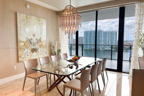 Condominio en venta en Aventura, Florida, 3 dormitorios, 274.62 m2 № 1362181 - foto 9