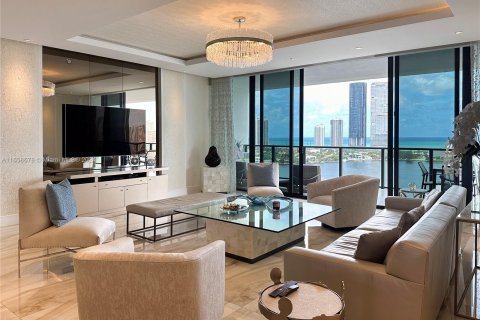 Condominio en venta en Aventura, Florida, 3 dormitorios, 274.62 m2 № 1362181 - foto 3