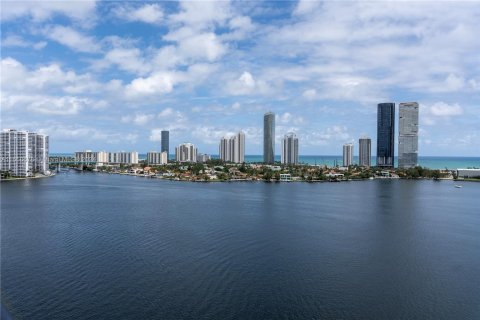 Condominio en venta en Aventura, Florida, 3 dormitorios, 274.62 m2 № 1362181 - foto 29