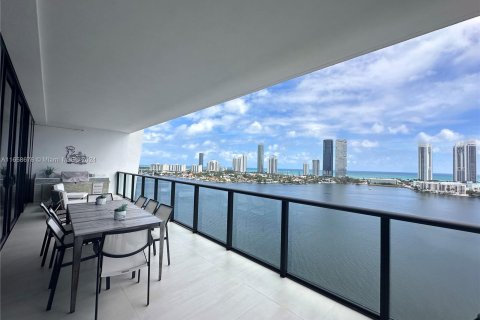 Condominio en venta en Aventura, Florida, 3 dormitorios, 274.62 m2 № 1362181 - foto 2