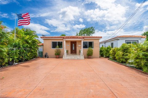 Villa ou maison à vendre à Miami, Floride: 3 chambres, 136.29 m2 № 1242319 - photo 1