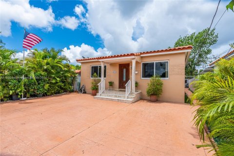 Villa ou maison à vendre à Miami, Floride: 3 chambres, 136.29 m2 № 1242319 - photo 2