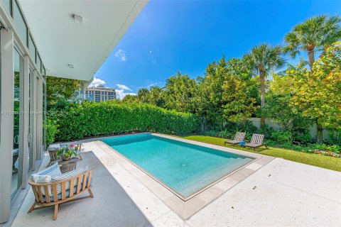 House in Key Biscayne, Florida 7 bedrooms, 471.39 sq.m. № 1033177 - photo 12