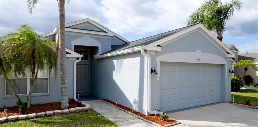 House in Bradenton, Florida 4 bedrooms, 156.54 sq.m. № 1356128