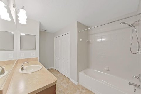 Townhouse in Tampa, Florida 3 bedrooms, 184.69 sq.m. № 1354172 - photo 27