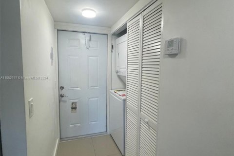 Condominio en venta en Pembroke Pines, Florida, 2 dormitorios, 84.91 m2 № 1072312 - foto 17