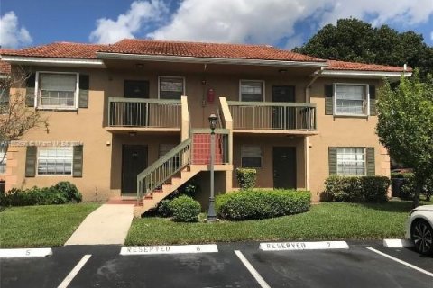 Condominio en venta en Pembroke Pines, Florida, 2 dormitorios, 84.91 m2 № 1072312 - foto 1