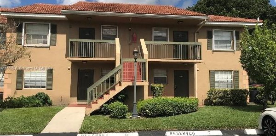 Condominio en Pembroke Pines, Florida, 2 dormitorios  № 1072312