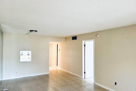 Condo in Deerfield Beach, Florida, 1 bedroom  № 1210561 - photo 14