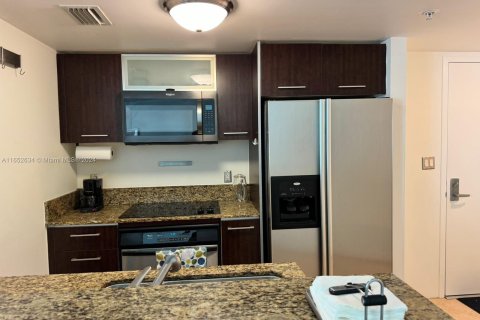 Condo in Miami, Florida, 1 bedroom  № 1347841 - photo 10