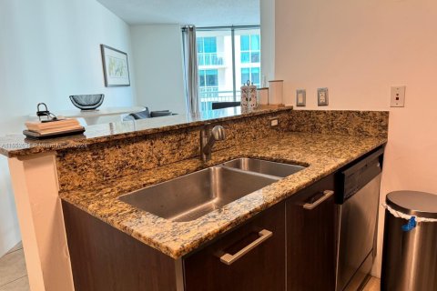 Condominio en alquiler en Miami, Florida, 1 dormitorio, 61.04 m2 № 1347841 - foto 8