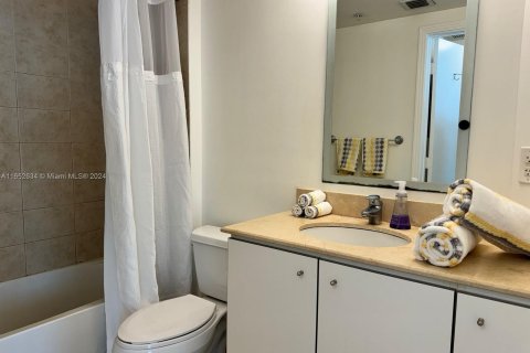 Condo in Miami, Florida, 1 bedroom  № 1347841 - photo 14