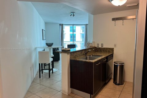 Condo in Miami, Florida, 1 bedroom  № 1347841 - photo 7