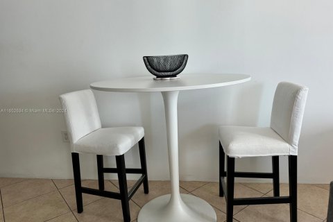 Condo in Miami, Florida, 1 bedroom  № 1347841 - photo 6