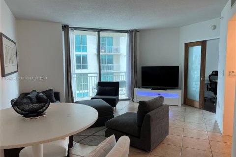 Condominio en alquiler en Miami, Florida, 1 dormitorio, 61.04 m2 № 1347841 - foto 2