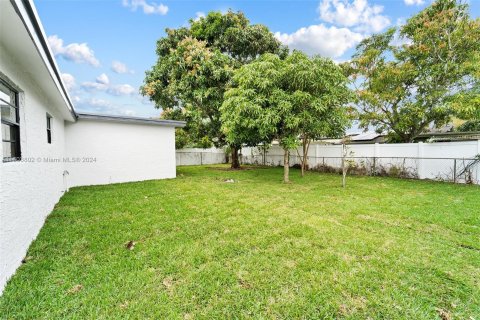 Villa ou maison à vendre à Lauderhill, Floride: 3 chambres, 109.62 m2 № 1347840 - photo 5