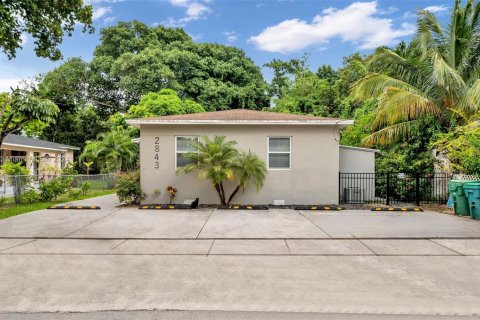 Immobilier commercial à vendre à Miami, Floride: 139.35 m2 № 1347808 - photo 1