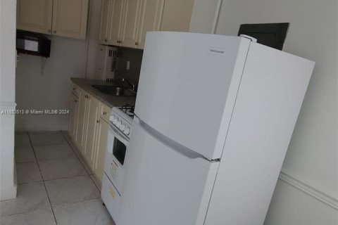 Apartamento en alquiler en Miami, Florida, 1 dormitorio, 290.78 m2 № 1347839 - foto 4