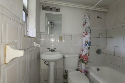 Apartamento en alquiler en Miami, Florida, 1 dormitorio, 290.78 m2 № 1347839 - foto 6