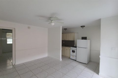 Apartamento en alquiler en Miami, Florida, 1 dormitorio, 290.78 m2 № 1347839 - foto 5