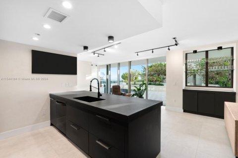Condominio en venta en Miami Beach, Florida, 2 dormitorios, 122.82 m2 № 1047244 - foto 7