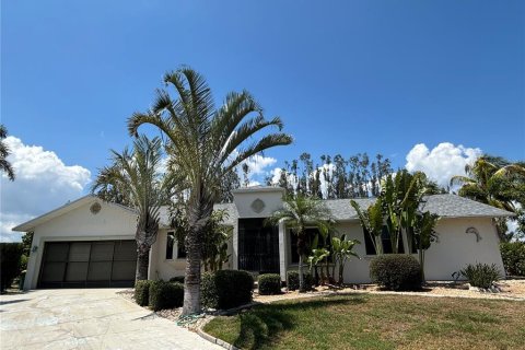 Villa ou maison à vendre à Punta Gorda, Floride: 2 chambres, 122.82 m2 № 1196506 - photo 1