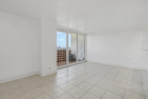 Condominio en venta en Tampa, Florida, 2 dormitorios, 82.5 m2 № 1242873 - foto 3