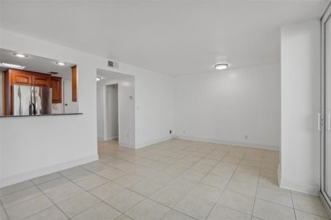 Copropriété à vendre à Tampa, Floride: 2 chambres, 82.5 m2 № 1242873 - photo 6