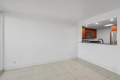 Condo in Tampa, Florida, 2 bedrooms  № 1242873 - photo 5