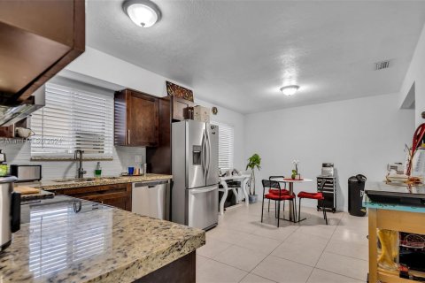 Immobilier commercial à vendre à Miami, Floride: 211.54 m2 № 1345999 - photo 7