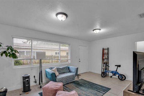 Immobilier commercial à vendre à Miami, Floride: 211.54 m2 № 1345999 - photo 4