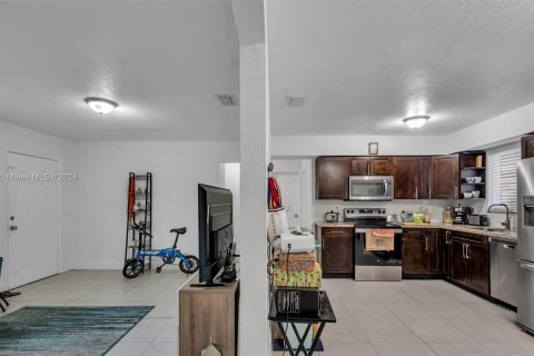 Immobilier commercial à vendre à Miami, Floride: 211.54 m2 № 1345999 - photo 6