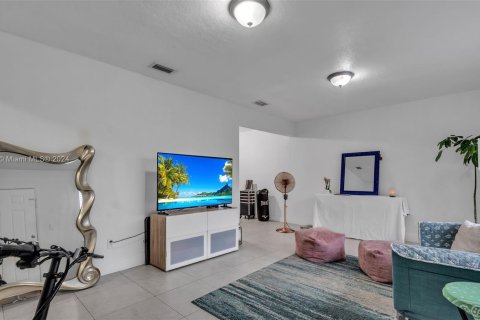 Immobilier commercial à vendre à Miami, Floride: 211.54 m2 № 1345999 - photo 3