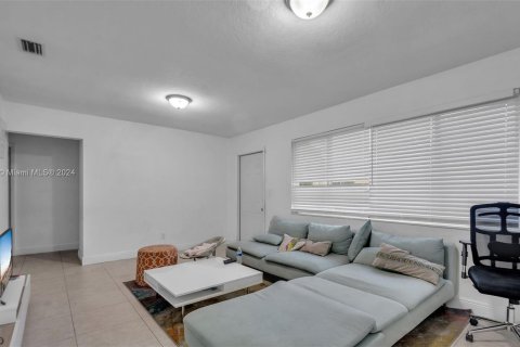 Immobilier commercial à vendre à Miami, Floride: 211.54 m2 № 1345999 - photo 17