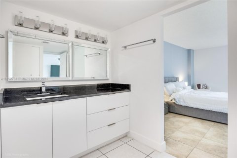 Condo in Sunny Isles Beach, Florida, 2 bedrooms  № 1346000 - photo 6