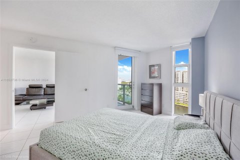 Condo in Sunny Isles Beach, Florida, 2 bedrooms  № 1346000 - photo 12