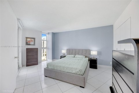 Condo in Sunny Isles Beach, Florida, 2 bedrooms  № 1346000 - photo 11