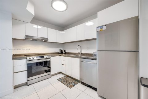 Condo in Sunny Isles Beach, Florida, 2 bedrooms  № 1346000 - photo 3