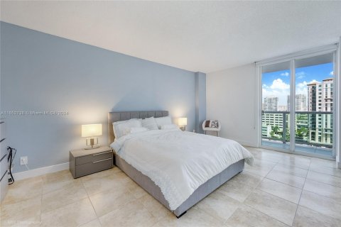 Condo in Sunny Isles Beach, Florida, 2 bedrooms  № 1346000 - photo 7